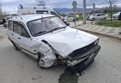 Kütahya'da iki otomobil çarpıştı 2 kişi yaralandı