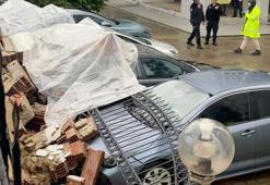 Aydın Efeler'de istinat duvarı çöktü; 4 otomobil hasar gördü
