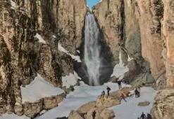 Bingöl’deki Çır Şelalesi misafirlerini ağırlıyor