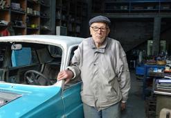 Düzceli 'Anadol Suat' meslekte 76 yılı devirdi! Anadol araçlara yeniden hayat veriyor