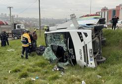 Samsun'da feci kaza! Yarışmadan dönen öğrencileri taşıyan midibüs şarampole devrildi