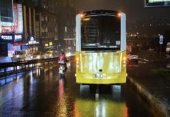 Üsküdar'da dehşet: Karşıya geçerken otobüs çarptı!
