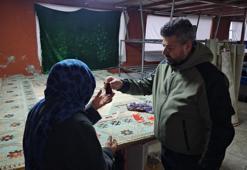Poşetten insanlık çıktı, halının arasındaki altınlar sahibine ulaştırdı