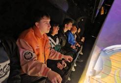 Uçan sinemaya vatandaşlardan yoğun ilgi! 400 liraya bu deneyim yaşanıyor