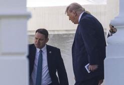 Donald Trump, Yüksek Mahkeme duruşmasına katılan görevdeki ilk başkan oldu