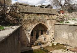 Yıllardır akmıyordu, Gaziantep'teki tarihi çeşme gürül gürül akıyor