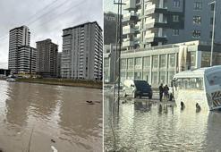 Ankara’da sağanak etkili oldu, caddeler ve sokaklar göle döndü