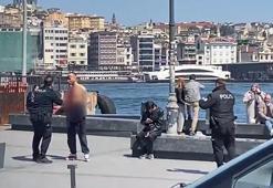 Fatih'te bir büfeden döner bıçağı alan şahıs kendisine zarar verdi