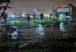 Kadirli'de Sele kapılan araçtaki 2 kişi hayatını kaybetti, çevre illerden destek ekipleri sevk edildi