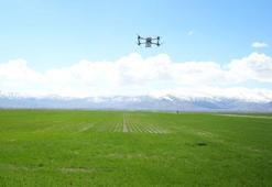 Muş’ta üreticiler modern tarım teknikleriyle 42 bin dönümlük tarım arazisini dron ile gübreledi
