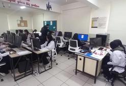 Kayseri'de kız öğrenciler tasarladı: Hayalini kurdular, üretime geçtiler!