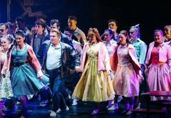 "Rydell High" ruhu "Grease" müzikali ile Zorlu PSM'de yeniden uyanıyor