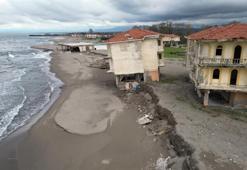 Sakarya'da deniz kenarında dehşet! 100 metre kadar içeri girdi