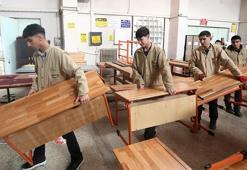Muş'taki bu lise fabrika gibi çalışıyor! Öğrenciler hem para, hem de meslek kazanıyor