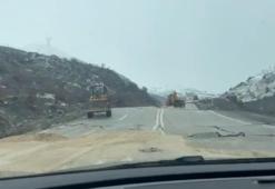 Hakkari-Van yolunda çökme! Ulaşım kontrollü sağlanıyor