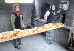 Kayserili iki komşu imece usulü hazırlıyor! Sırrı 100 yıllık ekşi mayasında saklı