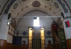 Kırşehir'de 5 asırlık miras alarm veriyor: Ahi Evran Cami'nin sıva ve boyaları dökülüyor