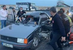 Karaman'da kaza sonrası araçta sıkışan karı kocayı itfaiye kurtardı