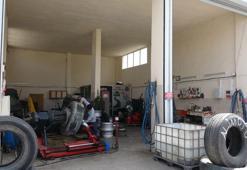 Kamyon lastiği şişirilirken bomba gibi patladı: O anlar kamerada