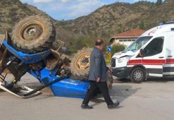 İskilip'te traktör ile ambulans çarpıştı 1 kişi yaralandı.