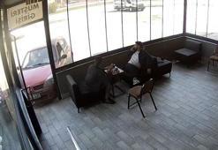 Sürücünün ne yaptığını kimse anlamadı: Aracıyla etrafında döndü iş yerine daldı