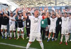 Altay 2-0 yendi, taraftar şampiyon olmuş gibi coştu