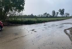 Şiddetli yağış! Tarım arazileri ve yollar sular altında kaldı