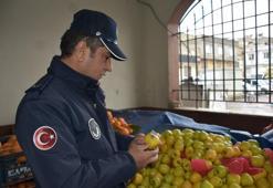 Pazarcının hilesi pes dedirtti! Çürüklere bunu yapıyorlar
