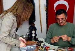 Elinde gümüş dantel gibi işleniyor! Bu sanat gelecek nesillere miras kalacak! 40 yıllık Telkari Ustası Muharrem Güneş ateşe şekil veriyor