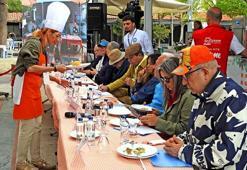 İzmir'de Alaçatı Ot Festivali coşkusu! Gastronomi şöleninde en güzel ot yemeği belli oldu