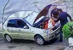 Diyarbakır'da alev alan otomobili üfleyerek söndürmeye çalıştı: O anlar kamerada