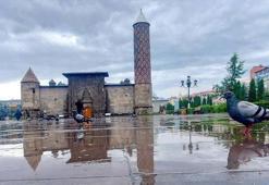 Meteoroloji'den Erzurum, Erzincan, Bayburt ve Ardahan için kuvvetli sağanak yağış uyarısı