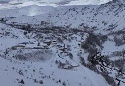 Erzincan'a bahar gelecek derken lapa lapa kar yağdı