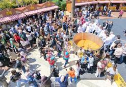 Manisa Gastronomi Panayırı etkinliğinde dev tencereden 5 bin kişiye çorba