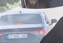 Elazığ’da maganda dehşeti: Otomobiliyle seyir halindeki yolcu minibüsünü sıkıştırdı