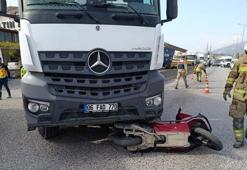 Hatay’da kamyonun altında kalarak ezilen motosikletin sürücüsü hayatını kaybetti