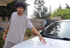 Sesini duyunca korktu, aracının kaputunu görünce şaşkına döndü!