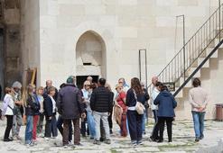 Aksaray'da dizi turizmi patladı! 800 yıllık Sultanhanı dünya yıldızı oldu! Artık gelenler saatlerce çıkamıyor