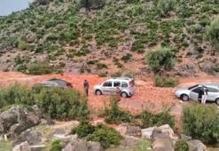 Sağanak ve dolu Kozan'da hayatı felç etti: Yollar kapandı, araçlar mahsur kaldı