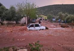 Sağanak yağış Kozan’da sel faciası getirdi: Araçtan atlayan 2 kişiden biri hayatını kaybetti