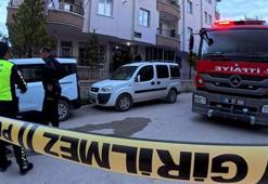 Evinin mutfağında çıkan yangını söndürmek isterken yanarak can verdi
