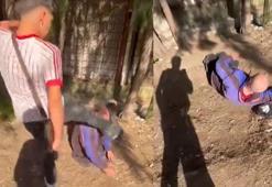 Yaşlı adamın yüzüne tekme atıp dalga geçtiler o anları sosyal medyada paylaştılar