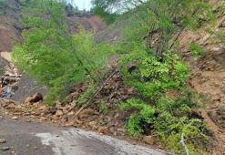 Bozkurt ’ta heyelan sebebiyle 5 köye ulaşım sağlanan yol kapandı