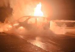 Arsuz'da seyir halindeki hafif ticari araçta çıkan yangın hasara yol açtı
