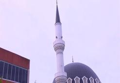 Arnavutköy'de fırtına minareyi salladı, 2 bina tahliye edildi!