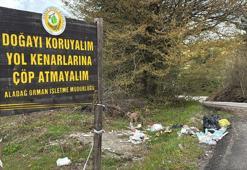 Doğa harikası Gölcük Tabiat Parkı'nda pes dedirten görüntü: ‘Çöp atmayın' tabelasının altını çöple doldurdular