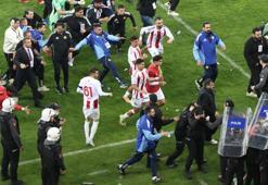 Eskişehir'de play-off mücadelesi olaylı bitti! Konuk ekip sahayı polis eşliğinde terk etti