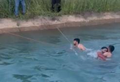 Sürücüsünün kontrolünü otomobil sulama kanalına devrildi