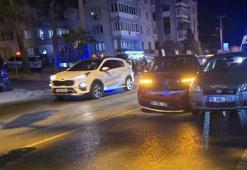 Mudanya'da otomobil, kırmızı ışıkta bekleyen otomobile çarptı: 3 yaralı