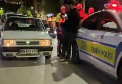 Burdur'da alkol alıp şampiyonluk kutlamasına çıktı, park halindeki 2 otomobile çarpıp kaçtı